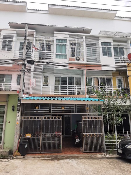 หมู่บ้านบุษรา ทาวน์โฮม 23 ตารางวา 3 ชั้น พร้อมเฟอร์นิเจอร์ แบกกระเป๋าเข้าอยู่ได้เลย