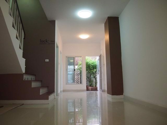 ขายทาวน์โฮม-3-ชั้น-โครงการ-มาย-เพลส-อ่อนนุช-17-พื้นที่ใช้สอย-148-ตรม-3-นอน-3-น้ำ-ภายในโล่งโปร่ง