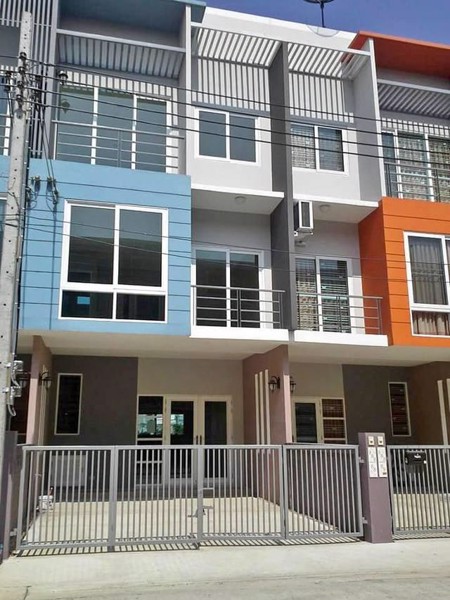 ให้เช่าทาวน์โฮม-3-ชั้น-3-ห้องนอน-3-ห้องน้ำ-พื้นที่ใช้สอย-200-ตรม-หมู่บ้านกรีนิช-รามอินทรา