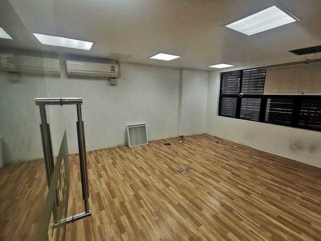 ให้เช่าออฟฟิศ-4-ชั้น-ขนาดใหญ่พร้อมลิฟท์-มีห้องประชุม-ห้องเก็บเอกสาร-พื้นที่-840-ตรม