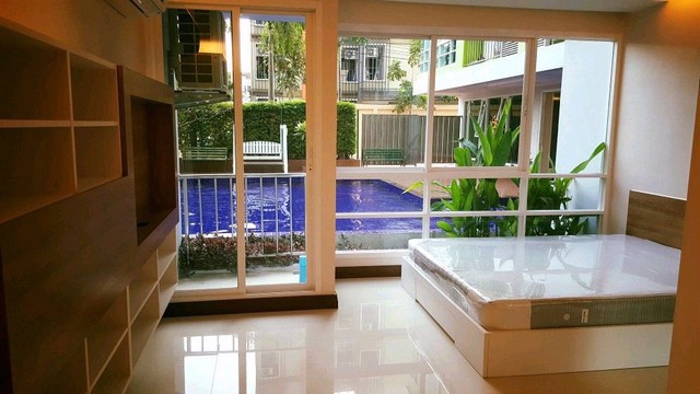 ให้เช่าคอนโด-12500-emerald-residence-รัชดา-ใกล้-mrt-ห้วยขวาง-ขนาด-28-ตรม-1-นอน-1-น้ำ-ชั้น-1-วิวสระ