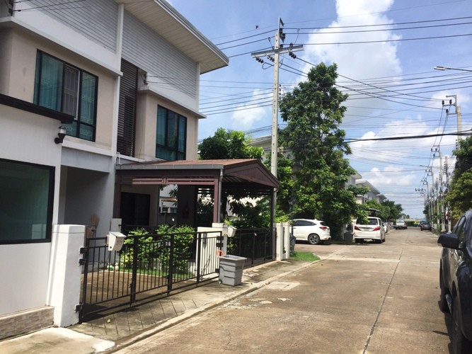 ขายทาวน์เฮ้าส์2ชั้น-หมู่บ้านโมดิวิลล่า-บางนา-ใกล้มเอแบคบางนา-กม26-ซอยวัดศิริเสาธง-สมุทรปราการ