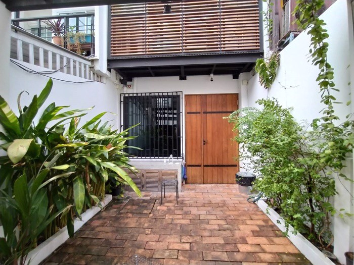 ขาย-ทาวน์โฮม-4-ชั้น-ตกแต่งใหม่ทั้งหลัง-ในเอกมัย-สุขุมวิท-65-เดินจาก-bts-พระโขนงเพียง-10-นาที