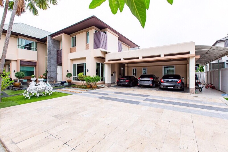 ขาย-บ้านหรู-หมู่บ้านบูลลากูน-1-แถมเฟอร์นิเจอร์ทั้งหลัง-ทำเลดี-ติดทางด่วน-มีสระว่ายน้ำ-เขตประเวศ