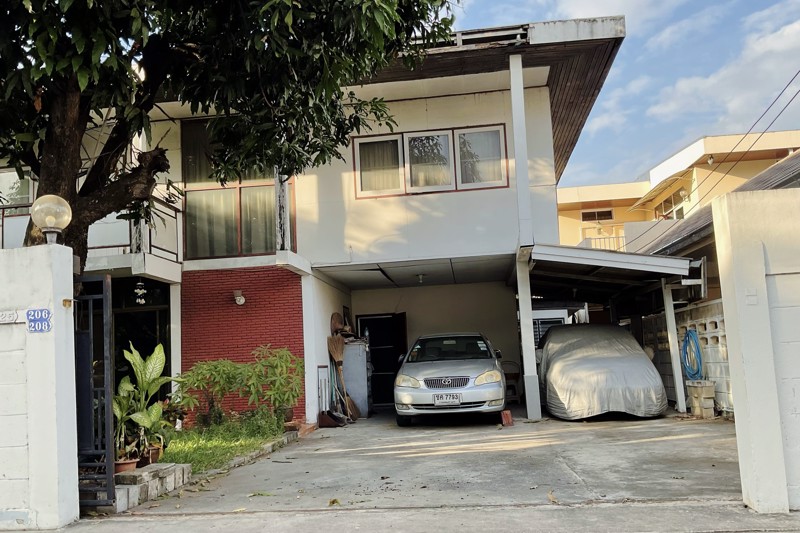 ขายด่วนที่ดินกับบ้าน2ชั้น2หลังย่านสุทธิสาร-รัชดา-ห้วยขวาง