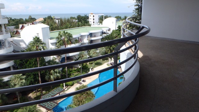 ขาย-คอนโดหัวหิน-2-นอน-ที่เห็นทะเลทั้งในห้องนอน-และห้องนั่งเล่น