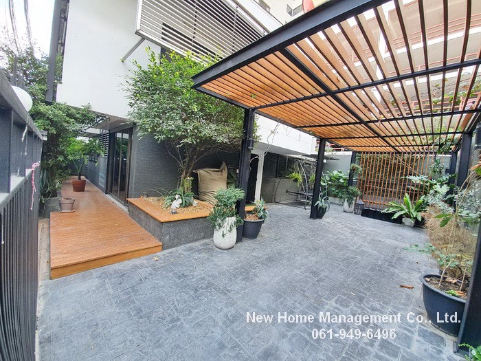 house-for-rent-at-ekamai-12-4-bedrooms-2-bathrooms