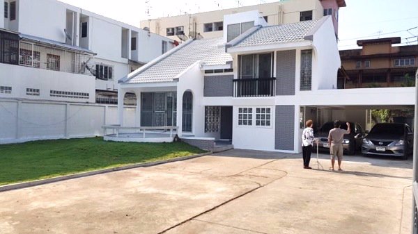 ให้เช่าบ้านเดี่ยว-ย่านถนนรามอินทราซอยต้น-ๆ-พื้นที่-200-ตรว-รีโนเวทใหม่-เหมาะทำออฟฟิศ-มี-7-ห้องนอ