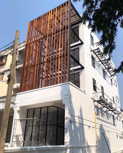 ให้เช่าทาวน์โฮม45-ชั้น-รีโนเวทใหม่-สไตล์โมเดิร์นลอฟท์-ใกล้-bts-บางจาก-พท-360-ตารางเมตร-9-ห้องน้ำ