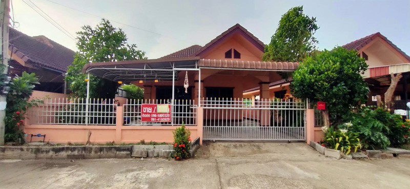 บ้านรีโนเวทใหม่พร้อมอยู่  ในชุมชนตัวเมืองลำปาง