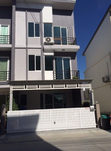 ให้เช่าทาวน์โฮม-3-ชั้น-ทาวน์โฮม-กัสโต้-รามคำแหง-gusto-townhome-หลังมุม-บ้านสวย-เนื้อที่-21-ตารางวา