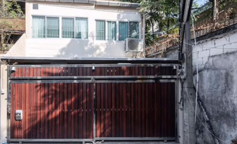 ให้เช่าบ้านทาวน์เฮ้าส์-3ชั้น-ใกล้-btsเอกมัย-ติดห้างบิ๊กซี-บ้านสวย-เหมาะพักอาศัย