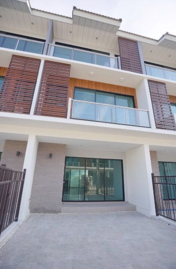 ให้เช่าทาว์นโฮม-3-ชั้น-โครงการศุภาลัย-เอสเซ้นส์-ซอยลาดพร้าว-107-บ้านสวย-มีเฟอร์นิเจอร์