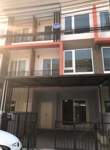 ให้เช่าทาวน์โฮม-3-ชั้น-โครงการ-เดอะทรัสต์-เกษตรนวมินทร์-นวลจันทร์-มีเฟอร์นิเจอร์