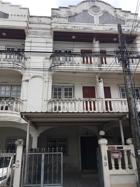 ให้เช่าทาวน์โฮม-3-ชั้น-หมู่บ้านไพโรจน์กิจจา-ทำเลดีเดินทางสะดวก-ย่านบางนา-กม-27-อุดมสุข-60-ใกล้สวนหล