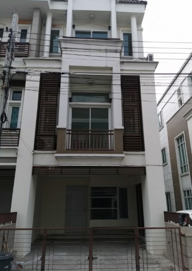 ให้เช่าทาวน์โฮม-3-ชั้น-โครงการพรีเมี่ยมเพลส-5-รามอินทรา-40-เหมาะอาศัย-ทำออฟฟิส-เดินทางสะดวก
