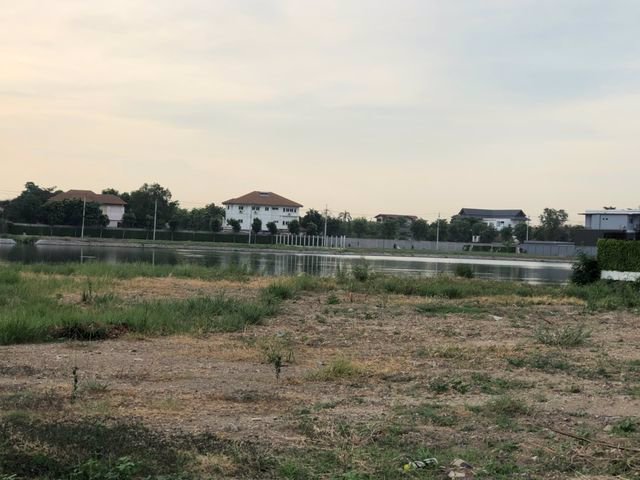 ที่ดินเปล่าจัดสรร-ติดทะเลสาป-ในเมืองทองธานี-แจ้งวัฒนะ-ทำเลดี-มีหลายแปลง