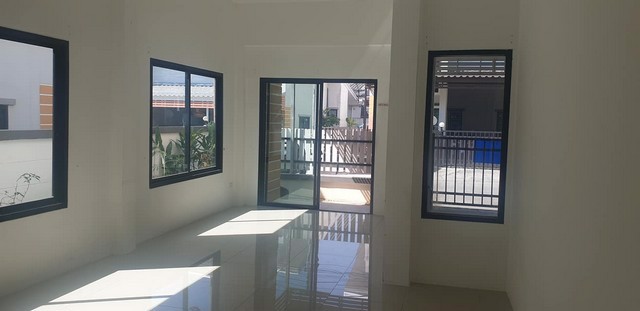 ขายบ้านแฝด-ที่ดิน-40-ตรว-พื้นที่ใช้สอย-140-ตรม-3นอน-2น้ำ-ปลวกแดง-ระยอง