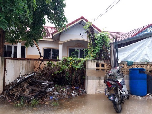 ขายทาวน์เฮ้าส์ชั้นเดียว-หมู่บ้านเพชรลดา-4-เนื้อที่-25-ตรว-2นอน1น้ำ