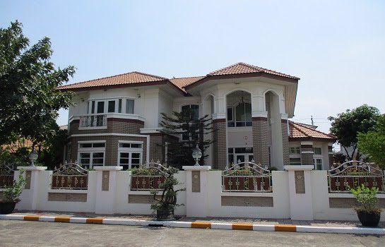 บ้านหรู-เดอวิลล์-ศรีนครินทร์-de-ville-srinakarin-พร้อมสระว่ายน้ำส่วนตัว