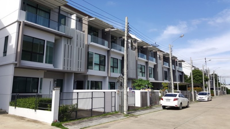 ขายทาวน์โฮม-บ้านใหม่-2-พุทธบูชา-36-ถูกกว่าหลังอื่นชัวร์-ทาวน์เฮ้าส-พระราม-2-ใกล้โรงเรียนรุ่งอรุณ