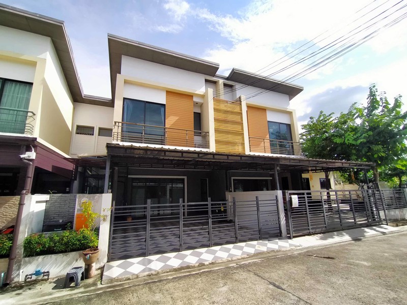 บ้านขนาดกลาง-ผ่อนสบายๆ-ติดถนนราชพฤกษ์-ใกล้รถไฟฟ้าถึง-2-สถานี