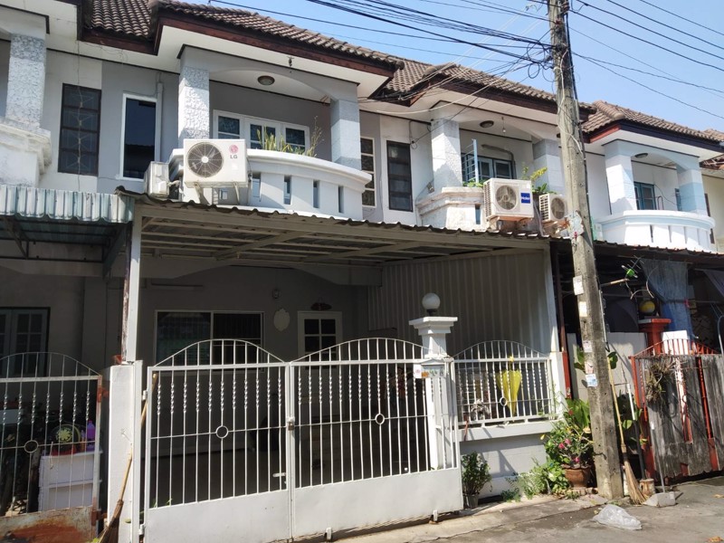ขายทาวน์เฮ้าส์-3ชั้นเล่นระดับต่อเติมแล้ว-เนื้อที่-22-ตรว-อำเภอ-เมืองนนทบุรี