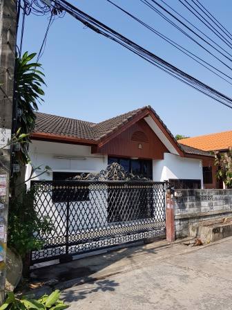 บ้านเดี่ยวให้เช่า ใกล้โรงเรียนลาซาล 4นอน 2 น้ำ 3 แอร์ ซอยลาซาล63