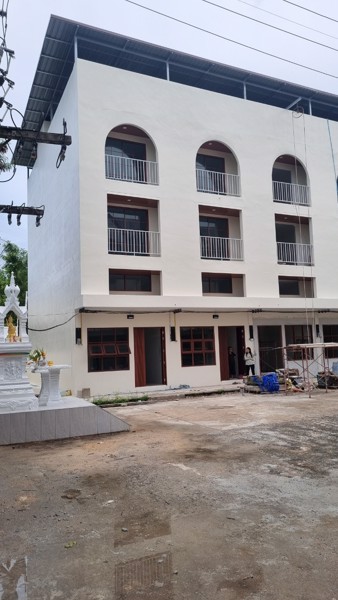 ขายทาวน์โฮมทำเลทองติดถนนบ้านฉาง-ระยอง เหมาะสำหรับทำเป็นสำนักงานหรือที่อยู่อาศัย