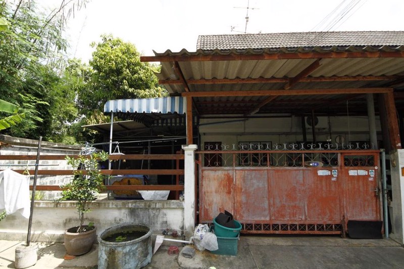 ทาวน์โฮม-หมู่บ้านอัชลี-กว้างๆ-ซื้อบ้านแถมฟรี-รถกระบะ-1-คัน-ใช้งานได้จริง-