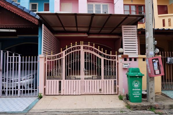 ขายทาวน์เฮ้าส์-2-ชั้น-2-ห้องนอน-2-ห้องน้ำ-หมู่บ้านพิชาดา-ต่อเติมเต็มพื้นที่-ตกแต่งเฟอร์นิเจอร์บิ้วอิ