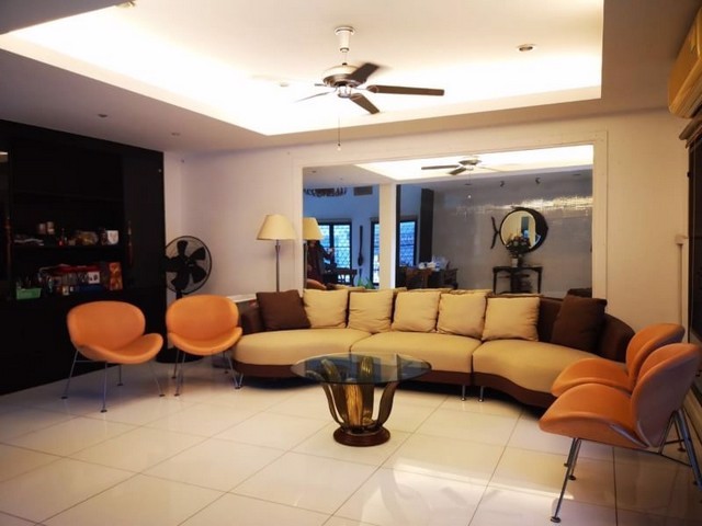 ขายทาวน์เฮ้าส์-3-ชั้น-เกตุนุติการ์เด้น-ลาดพร้าว71-นาคนิวาส38-หลังมุมรีโนเวทใหม่