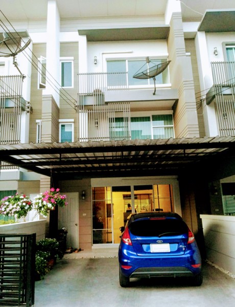 ให้เช่าทาวน์โฮม-3-ชั้น-3-ห้องนอน-3-ห้องน้ำ-รามคำแหง60-ใกล้เดอะมอลล์บางกะปิ-ทำเลดี-เข้าออกได้หลายทาง