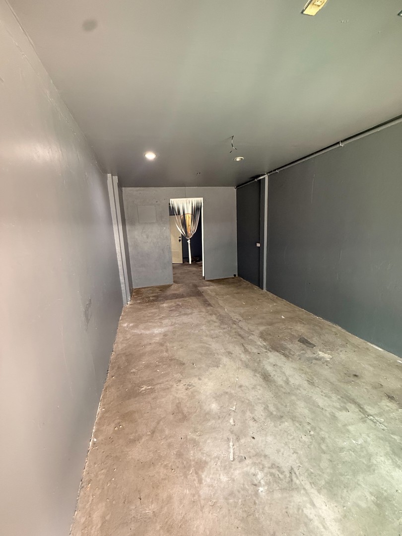 ให้เช่าร้านค้าห้องกระจกสี่แยกวุ่นวาย-มรังสิต