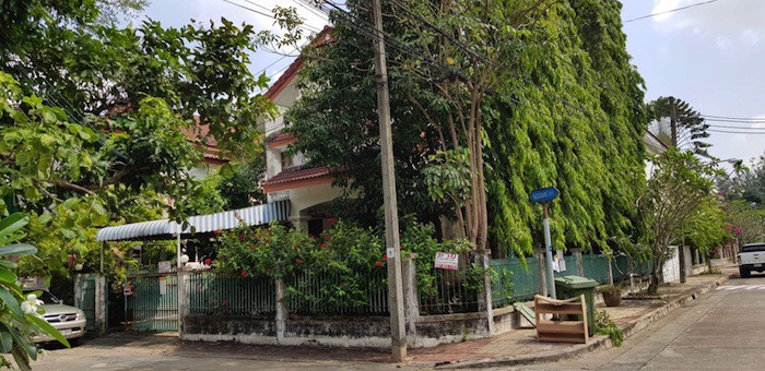 ขายบ้านเดี่ยว 2 ชั้น หลังมุม หมู่บ้านเบญจรงค์ ใกล้โรงเรียนนานาชาติร่วมฤดี มีรถไฟฟ้าสายสีส้มผ่าน