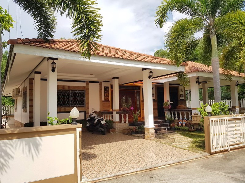 ขายบ้านพร้อมที่ดิน-3-ห้องนอน-บ้านเพและหาดแม่รำพึงระยอง-ราคา-3690000-บาท