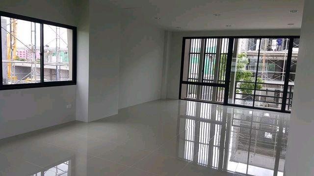 hr-3296-ให้เช่าทาวน์โฮม-3-ชั้น-โครงการเวร่า-บิสเน็ท-ร่มเกล้า-สุวรรณภูมิ-ใกล้สนามบินสุวรรณภูมิ