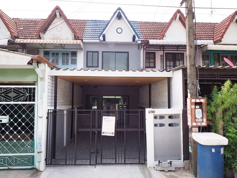 ขายราคาพิเศษ ทาวน์เฮ้าส์ 2 ชั้น ม.เปรมฤทัยฟ้าหลวง ขนาด 24 ตร.ว. 3นอน 2น้ำ ทำเลดี โครงการติดถนนใหญ่