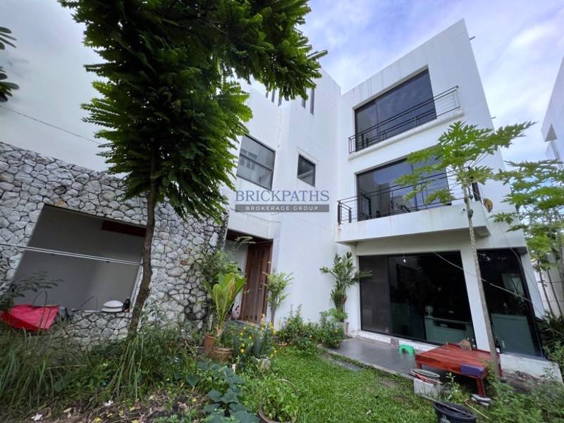 ขายบ้านเดี่ยว-สไตล์โมเดิรน์-สูงสามชั้น-เอกมัย-22