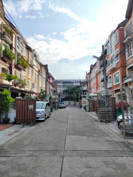 ขายหรือให้เช่า-ทาวน์โฮม-5-ชั้น-หมู่บ้านเย็นอากาศเรสซิเดนซ์-ทำเลทอง-ย่านเย็นอากาศ-สาทร