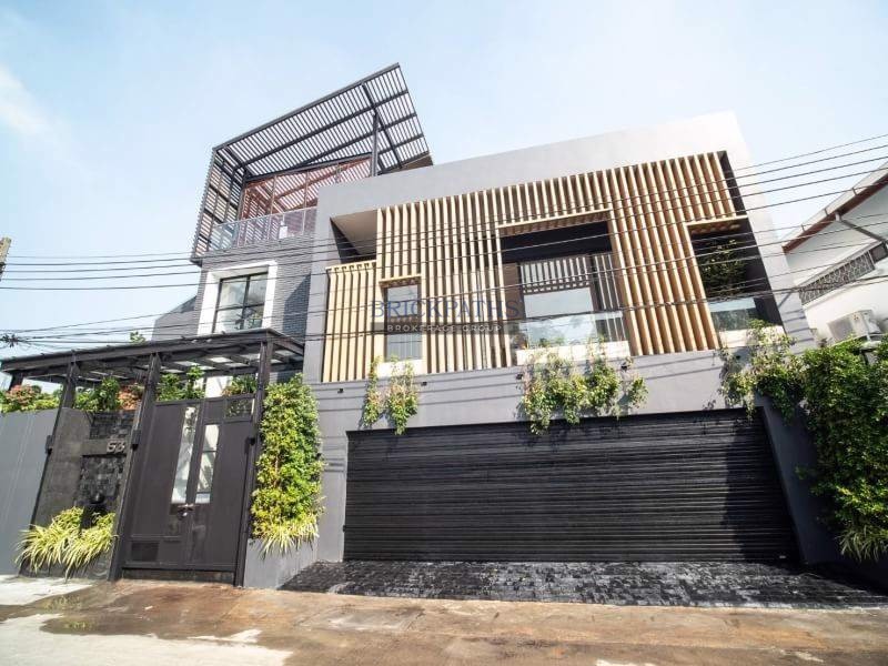 ขายบ้านเดี่ยว-สร้างใหม่-พร้อมสระว่ายน้ำ-ซอยปรีดีพนมยงค์-26-สุขุมวิท-71