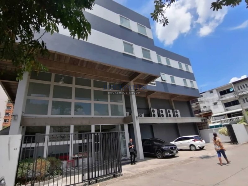 ขายอาคารสำนักงานดัดแปลงเป็นที่อยู่อาศัยหรือโฮมออฟฟิศได้-ถนนสุขุมวิท-71-ซอยปรีดีพนมยงค์-14-bts-พระโขน