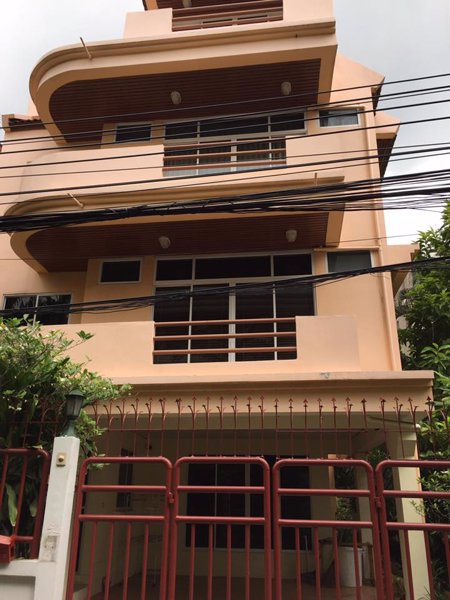 ขายบ้าน-4-ชั้น-สุขุมวิท-31-แยก-2-ย่านพร้องพงษ์