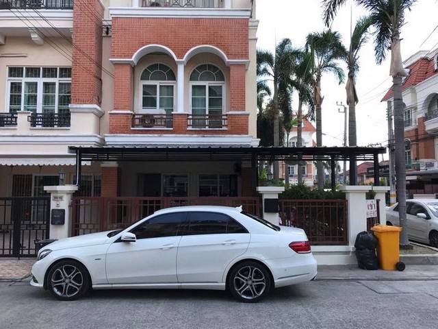 ทาวน์โฮม-3-ชั้นห้องมุม-คาซ่า-นวลจันทร์-23-ใกล้ตลาดโพธิ์สุวรรณ