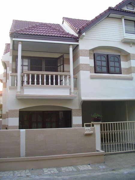 ให้เช่าบ้านแฝด-2-ชั้น-หมู่บ้านรังสิยา-รามอินทรา-กม-125-งดรับนายหน้า-