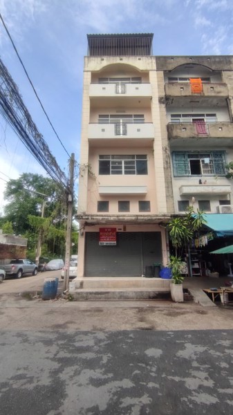 ขายตึกแถว 4ชั้นครึ่ง 19ตรว. ห้องมุม ใกล้ MRT เดอะมอลล์บางแค จอดรถได้ 4คัน ทำห้องเช่าได้ 6 นอน 7น้ำ