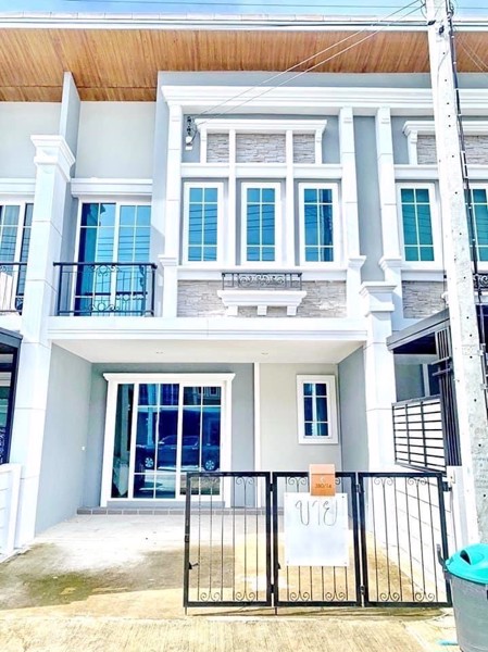 ขายขาดทุน ทาวน์โฮม บ้านใหม่หมู่บ้านโกลเด้นทาวน์3 บางนาสวนหลวง