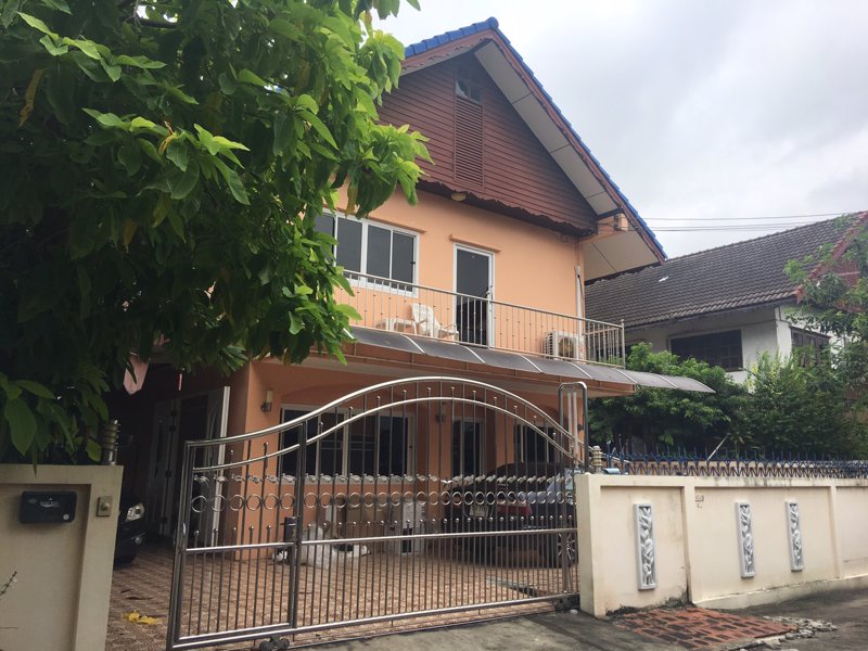 บ้านว่างให้เช่า-บนถนนสุทธิสารวินิยฉัย-ซอยสวรรค์วิถี-กทม