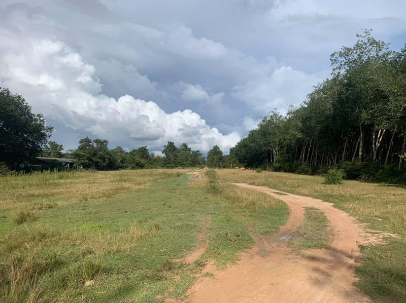 ท่านใดสนใจที่ดินเปล่า-สวยๆเหมาะแก่การทำอสังหาริมทรัพย์-ที่เช่าจอดรถ-คอนโด-บ้านพัก