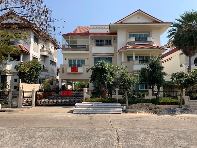 ให้เช่าบ้านพักตากอากาศ-และ-โรงงาน-แขวงบางกะปิ-กรุงเทพ-โทร-0818028459